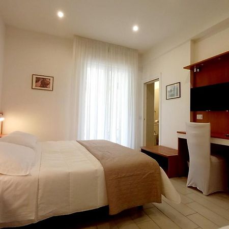 Hotel Brotas Rimini Kültér fotó