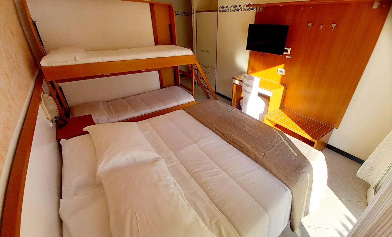 Hotel Brotas Rimini Kültér fotó