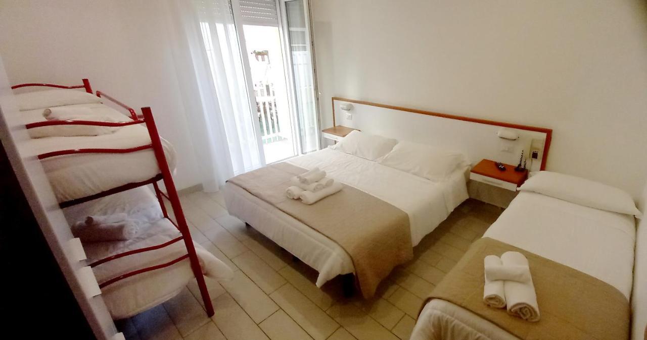 Hotel Brotas Rimini Kültér fotó