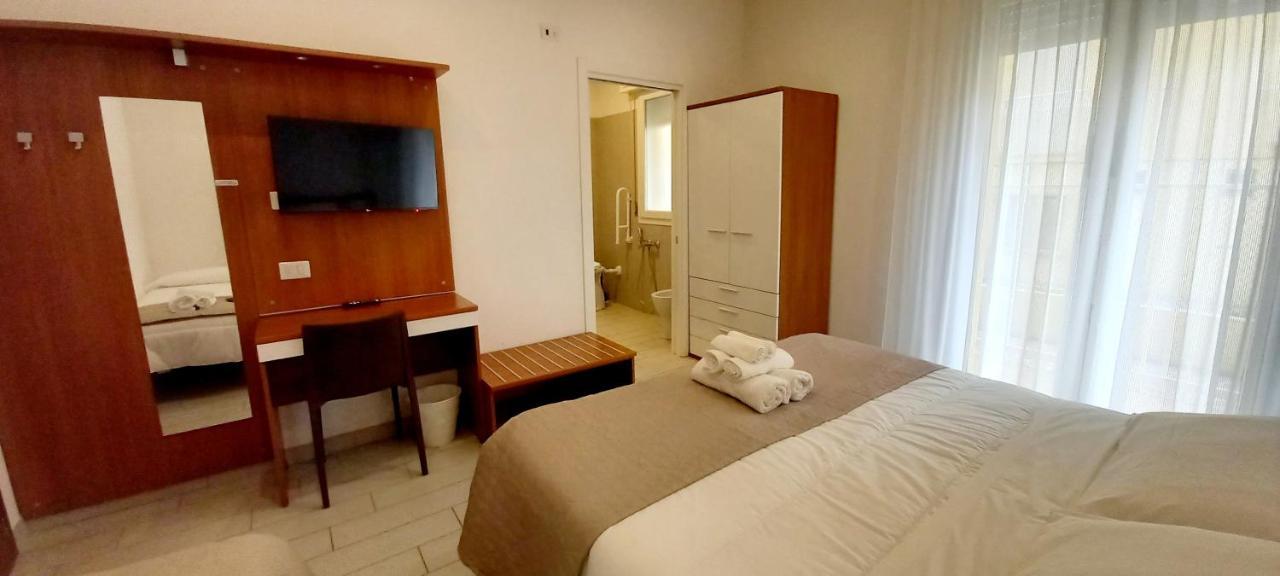 Hotel Brotas Rimini Kültér fotó