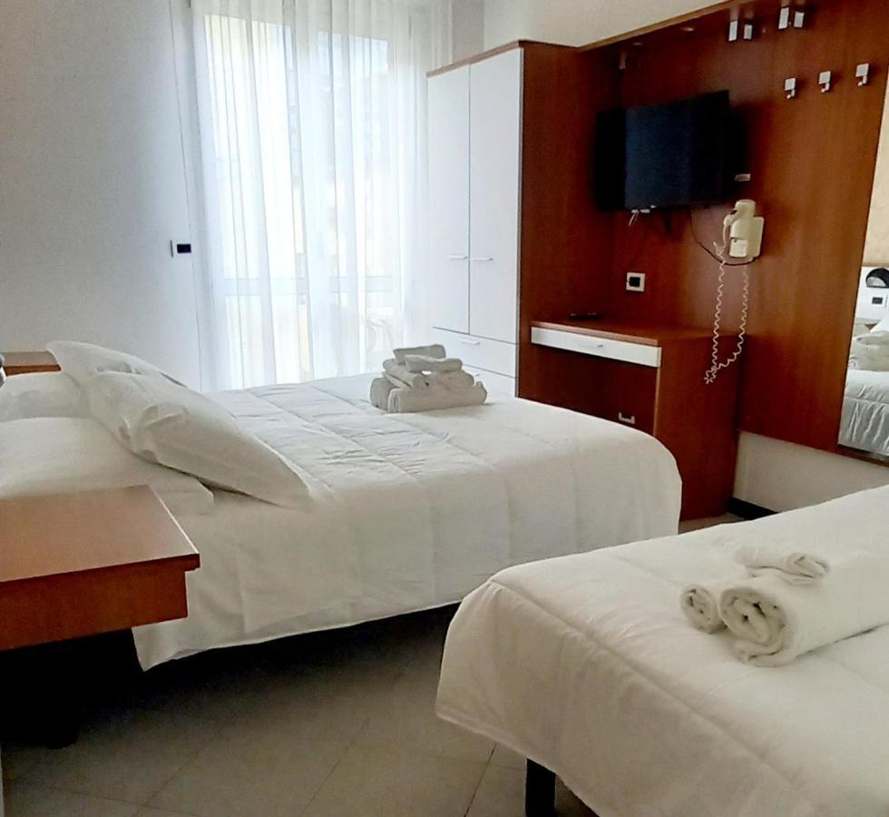 Hotel Brotas Rimini Kültér fotó