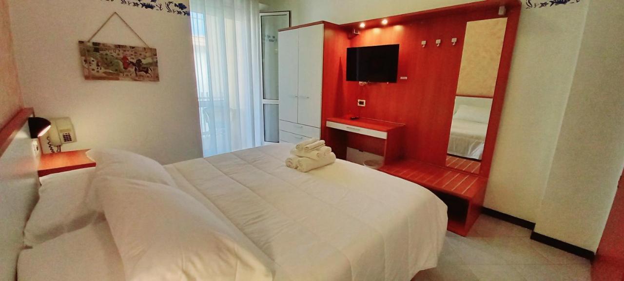 Hotel Brotas Rimini Kültér fotó