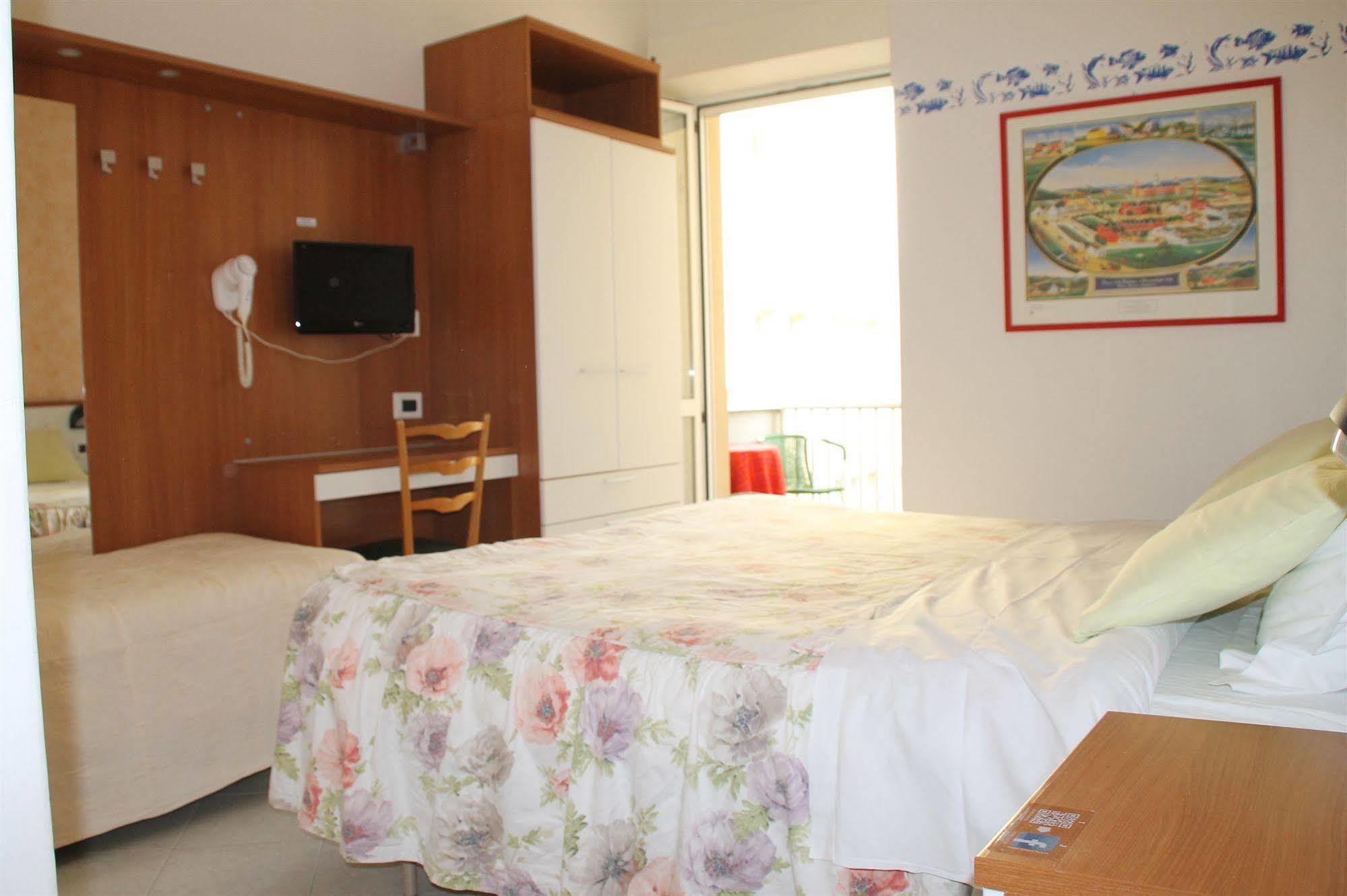 Hotel Brotas Rimini Kültér fotó