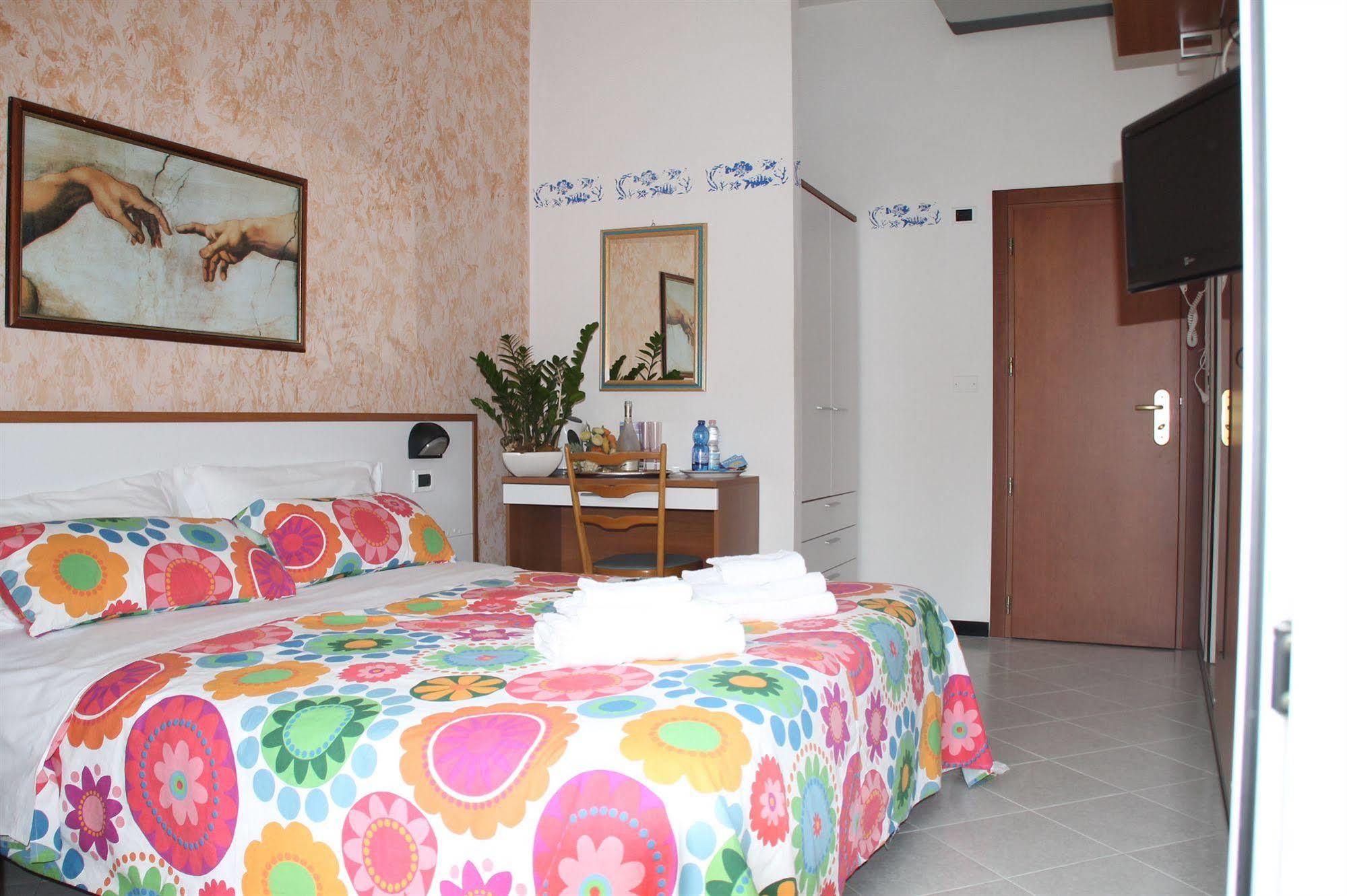 Hotel Brotas Rimini Kültér fotó