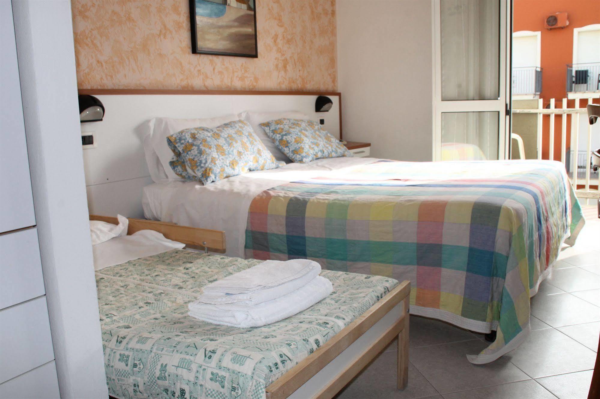 Hotel Brotas Rimini Kültér fotó